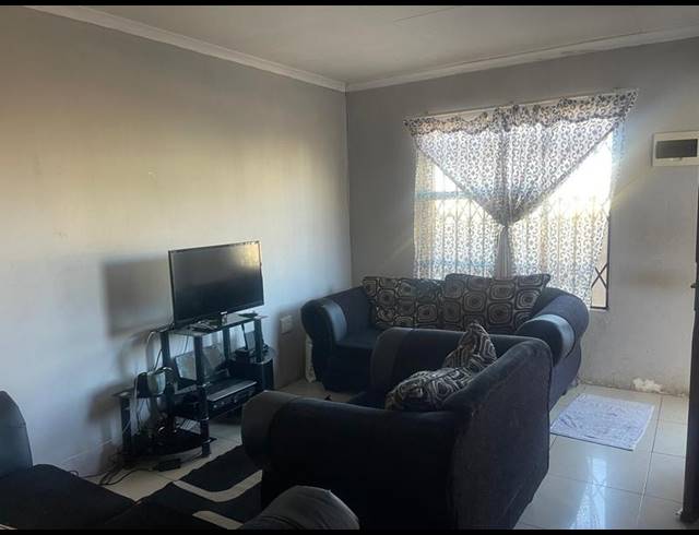 2 BEDROOM HOUSE FOR SALE IN FLEURHOF